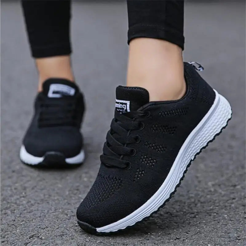 Baskets blanches en maille pour femmes - Confort & style!
