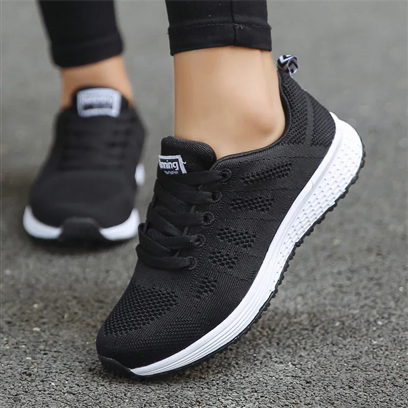 Baskets blanches en maille pour femmes - Confort & style!