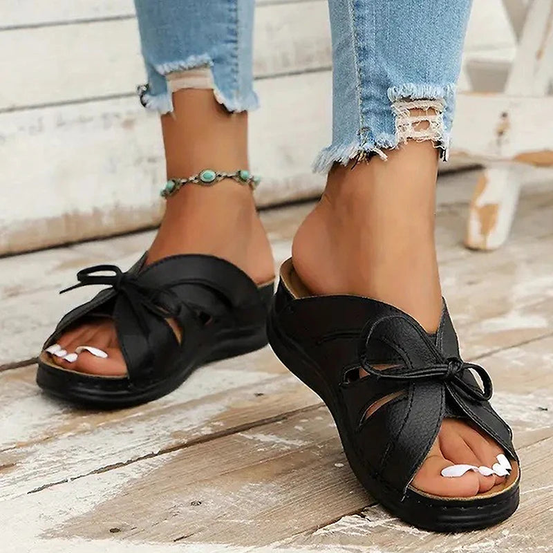 Sandales d'été coordonnées pour femmes, confortables et tendance.