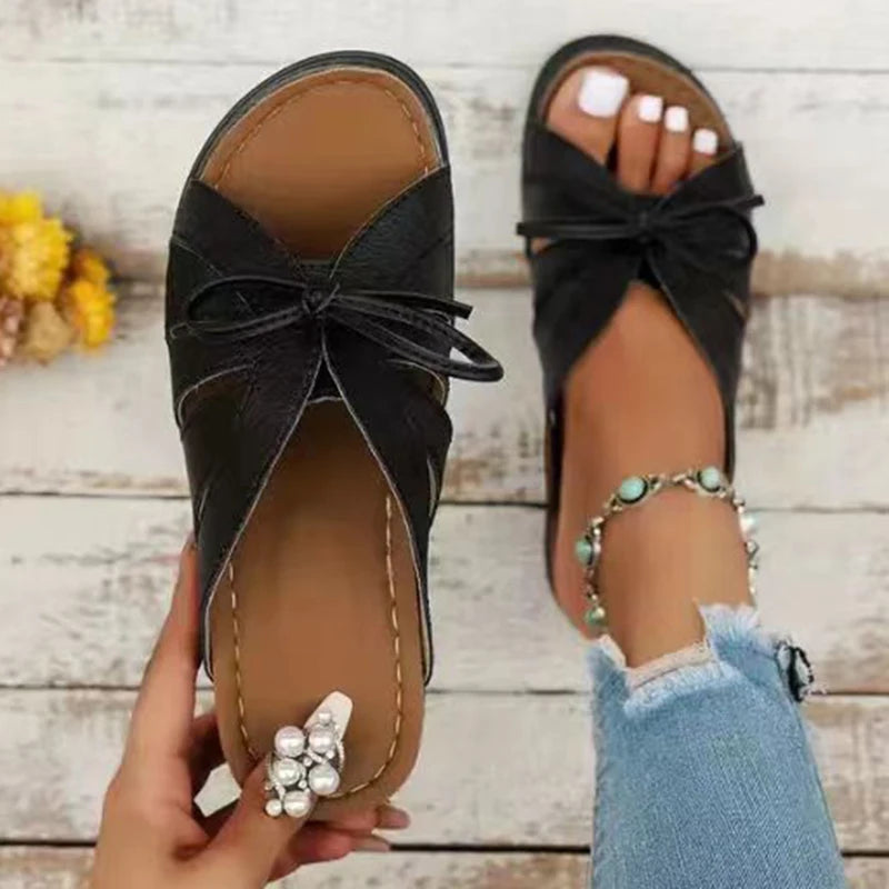 Sandales d'été coordonnées pour femmes, confortables et tendance.