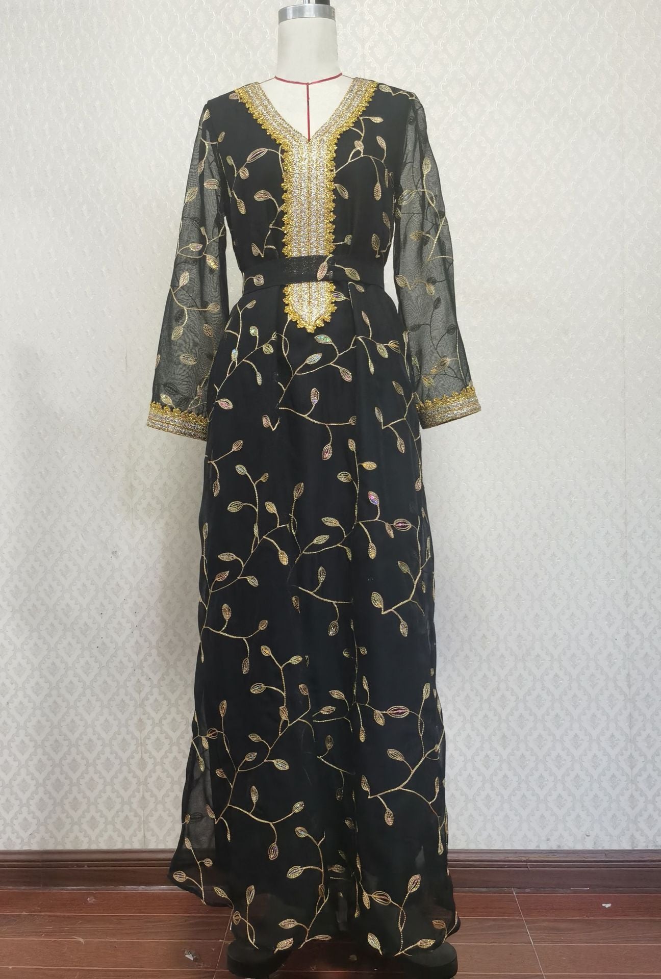 Robe de Dîner Musulmane avec Broderie Appliquée - Style Dubaï