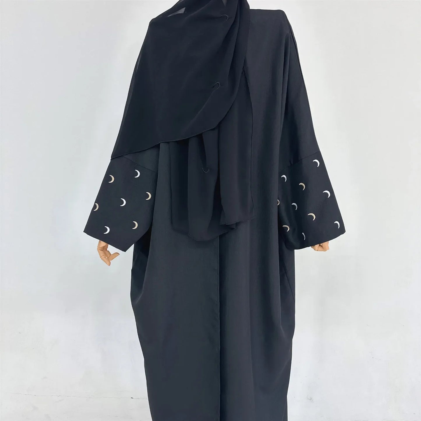 Abaya ouverte brodée de lune pour femmes: élégance et tradition