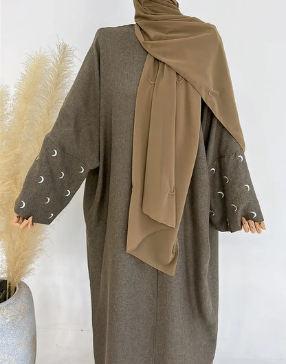 Abaya ouverte brodée de lune pour femmes: élégance et tradition