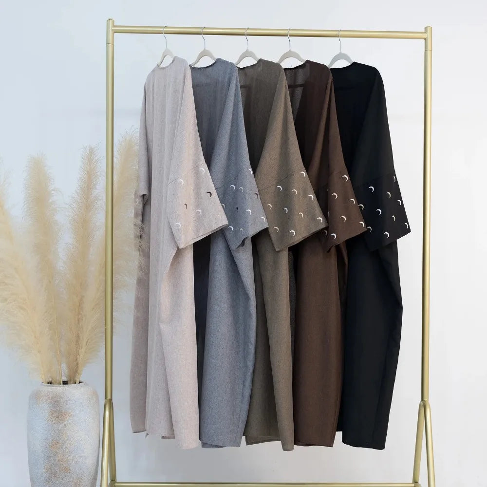 Abaya ouverte brodée de lune pour femmes: élégance et tradition
