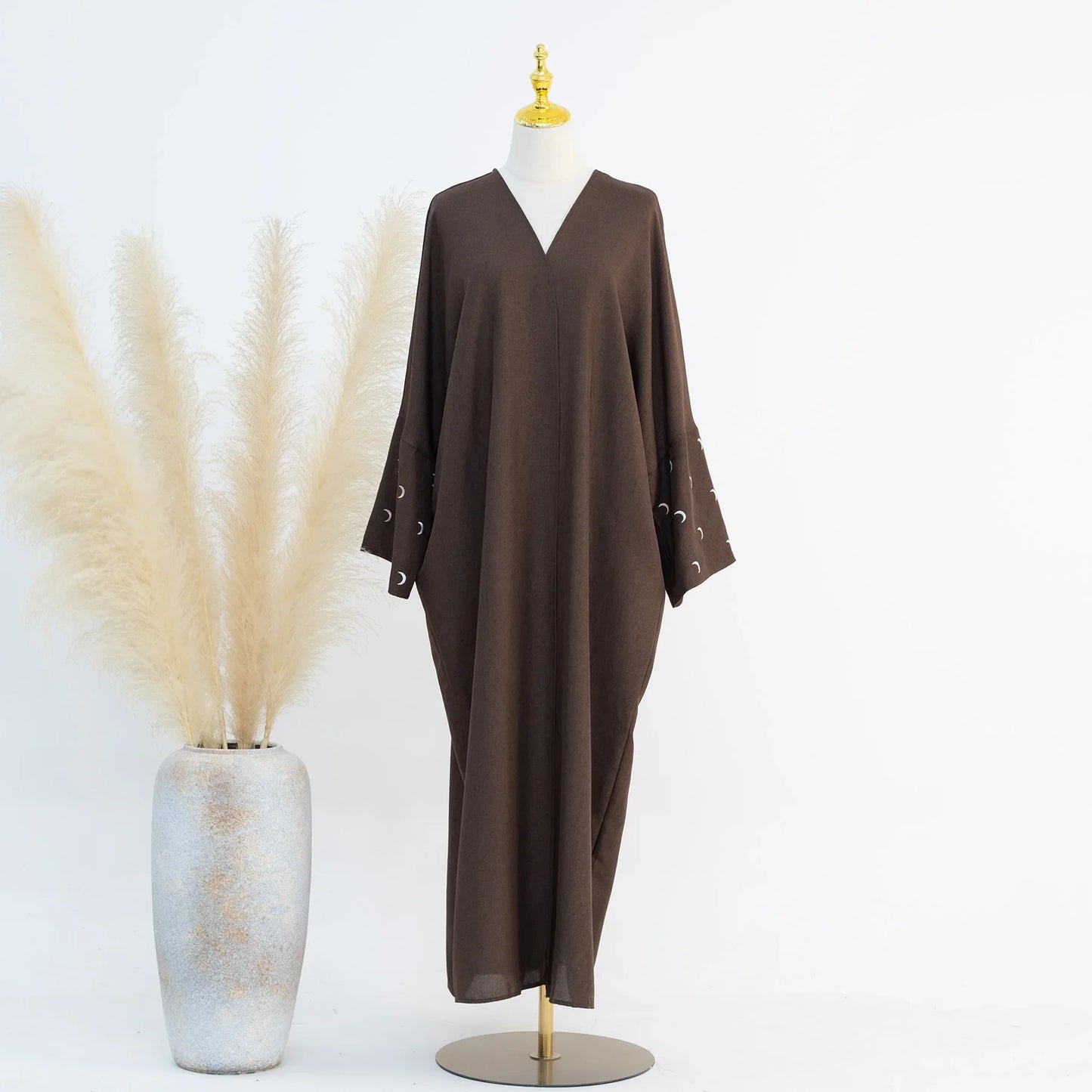 Abaya ouverte brodée de lune pour femmes: élégance et tradition