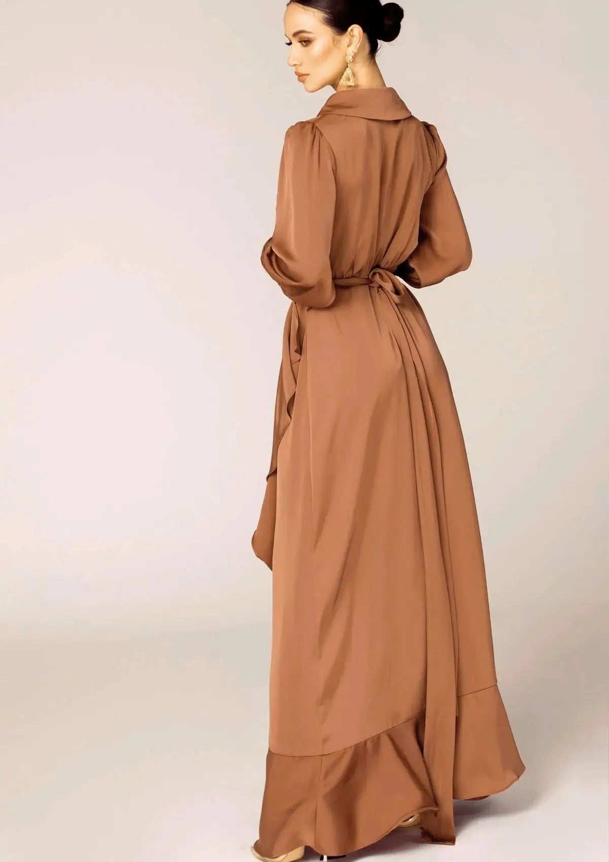Abaya en satin à volants pour femme : robe ronde ceinturée