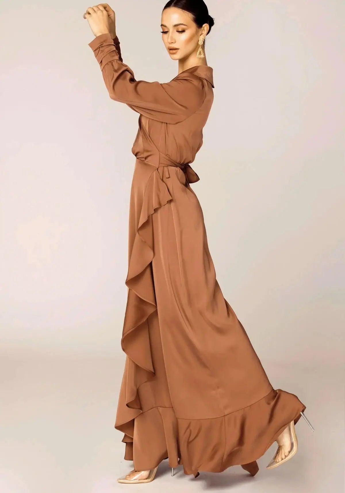 Abaya en satin à volants pour femme : robe ronde ceinturée