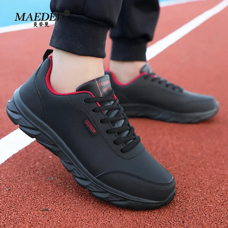 Chaussures sportives hommes, cuir imperméable et léger.