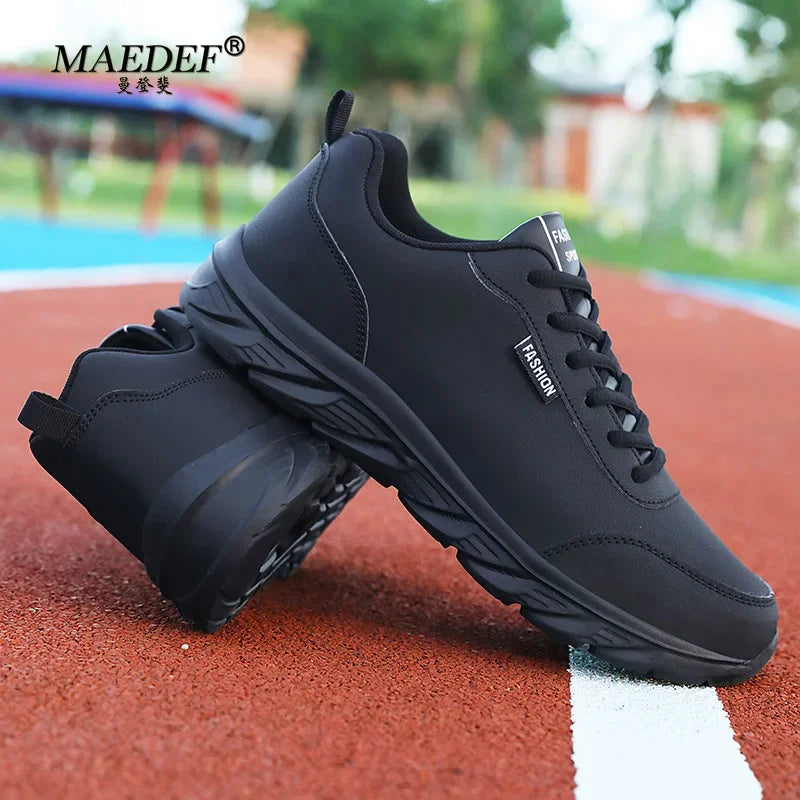 Chaussures sportives hommes, cuir imperméable et léger.