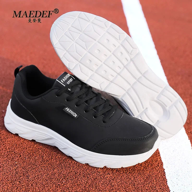 Chaussures sportives hommes, cuir imperméable et léger.