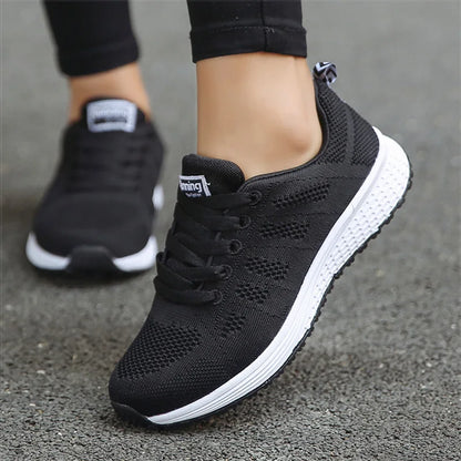 Baskets blanches en maille pour femmes - Confort & style!