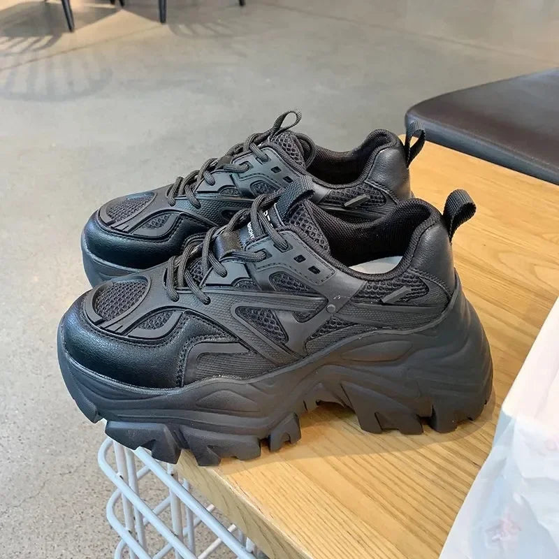Baskets femme noires en cuir et maille pour l'été