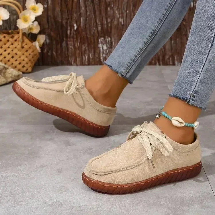Chaussures plates à lacets pour femmes et baskets décontractées : les essentiels de votre garde-robe
