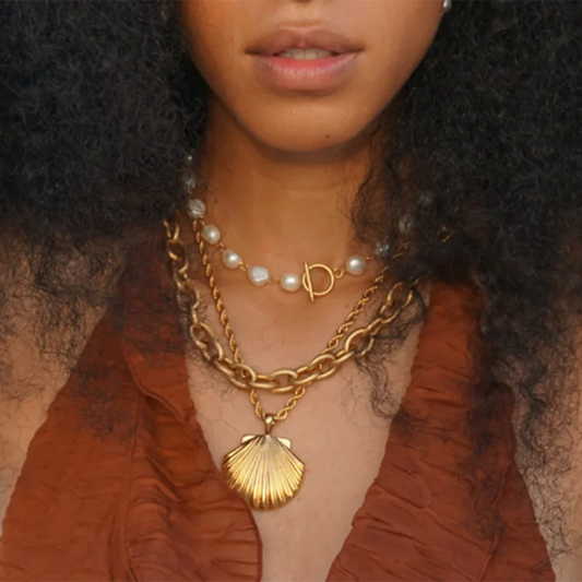 Collier coquillage doré, tendance été, style minimaliste
