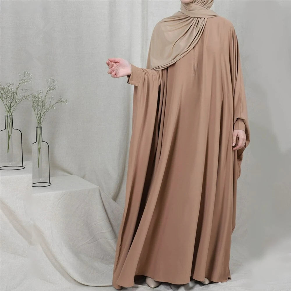 Robes musulmanes chic: Abaya noires & ensembles luxueux
